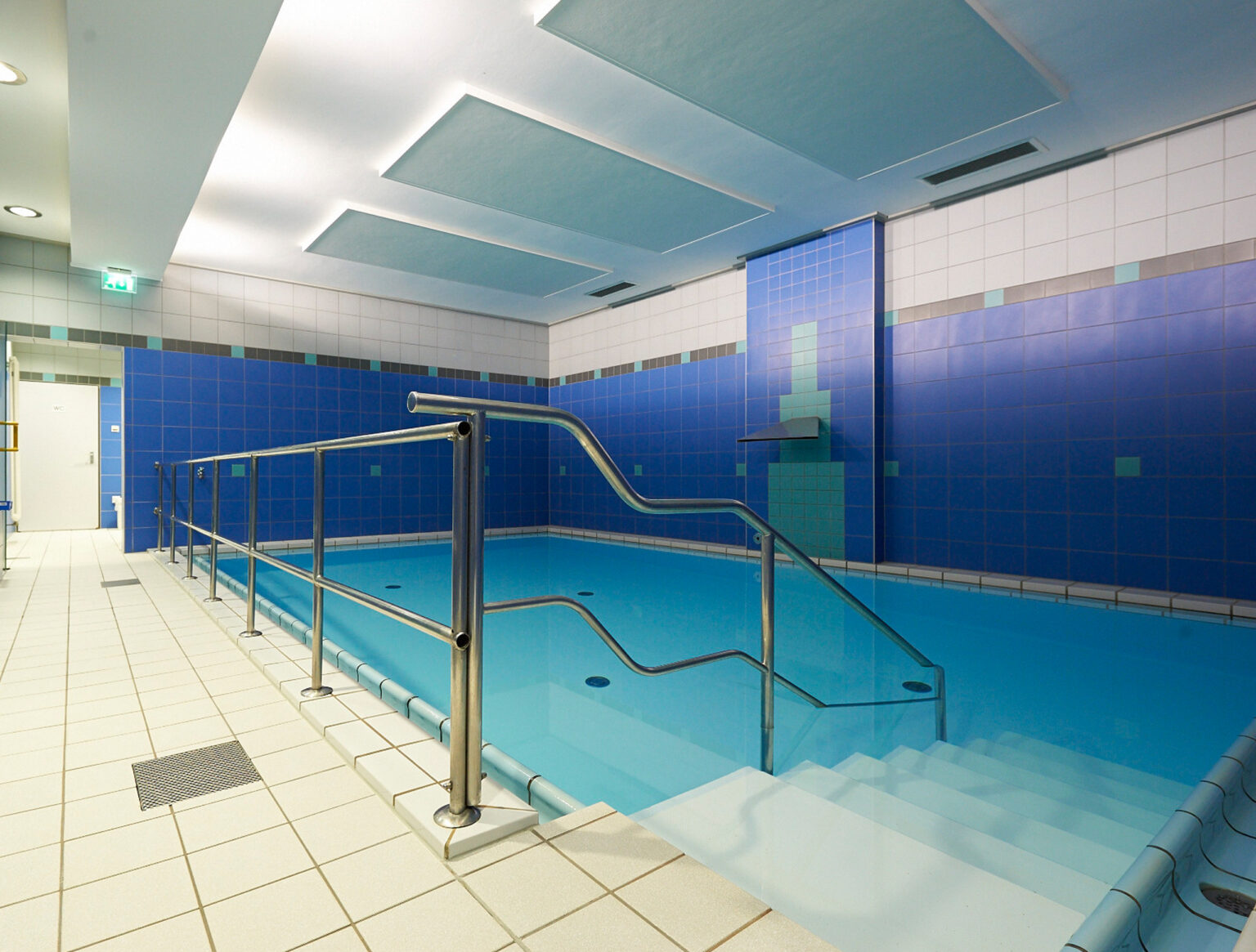 Schwimmen im Schwimmbad Aktivität im Wohnstift Rathsberg